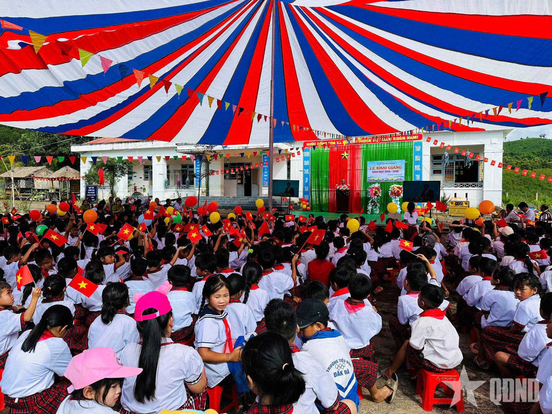 Gần 445.000 học sinh Quảng Ngãi bước vào năm học mới